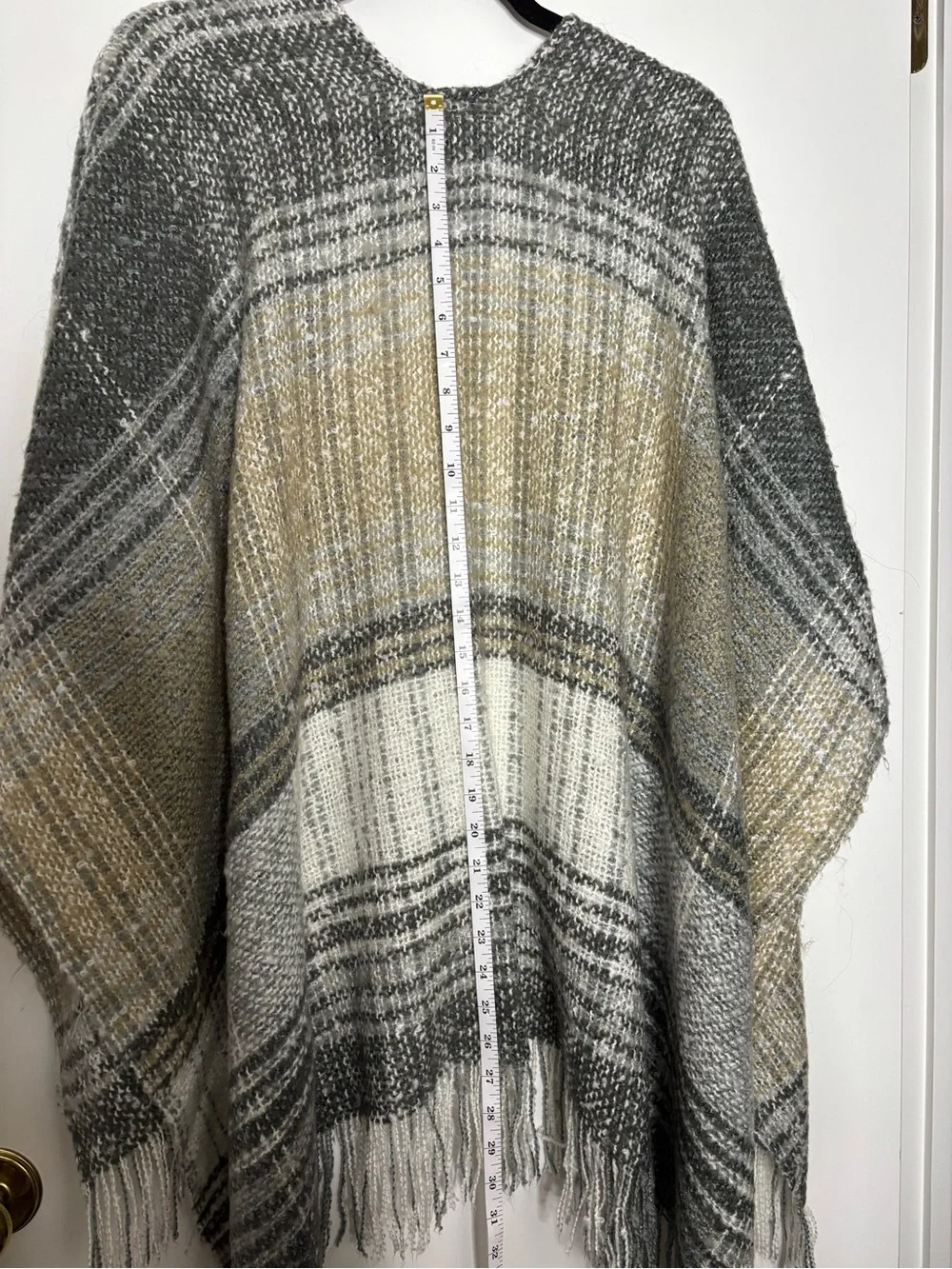 Saks Fifth Avenue Plaid Fringe Throw in Gray, White & Tan